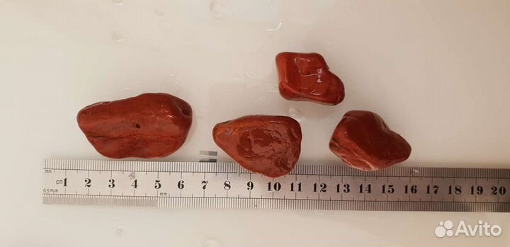 Красная яшма и черный кремень минерал образец крым