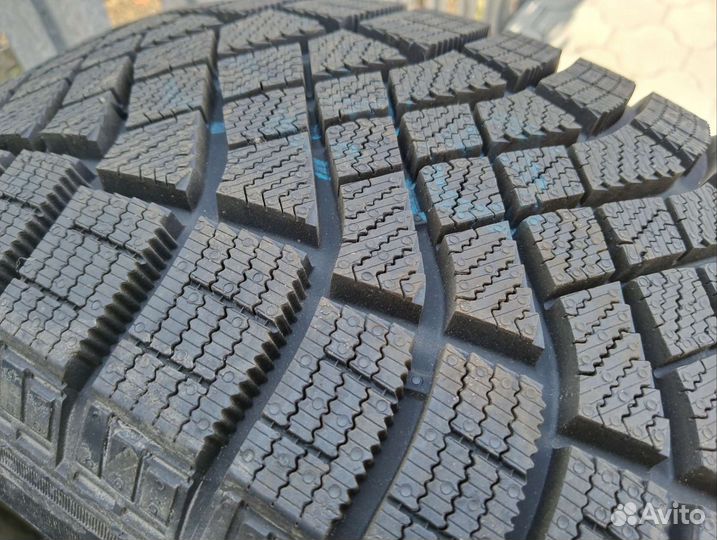 Pirelli Ice Zero FR 215/65 R17 103T