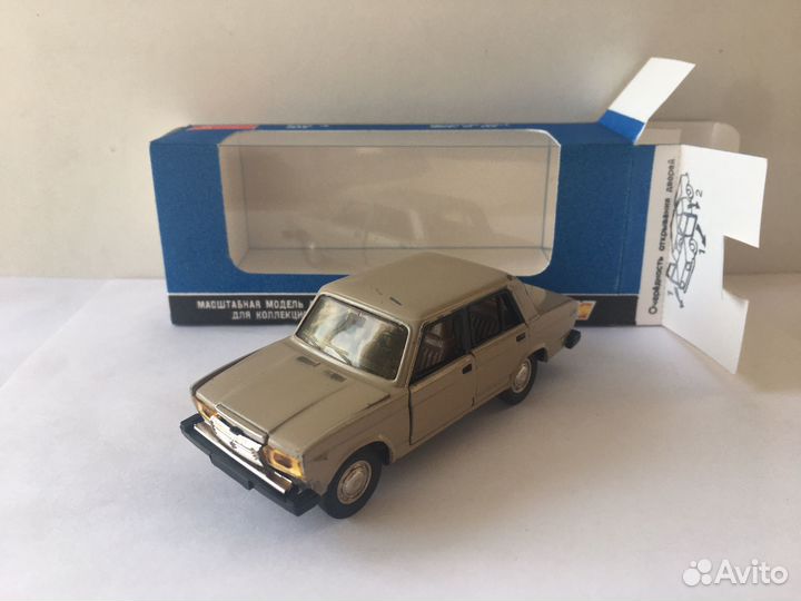 Модель ваз-2105 1/43 СССР в коробке
