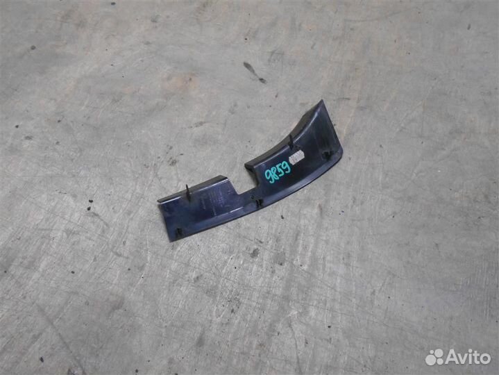 Кронштейн переднего бампера правый от Mazda Mazda