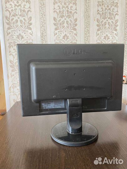 Монитор LG 19