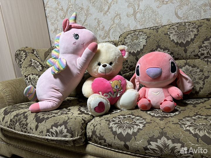 Плюшевый медведь, розовый единорог, розовый стич