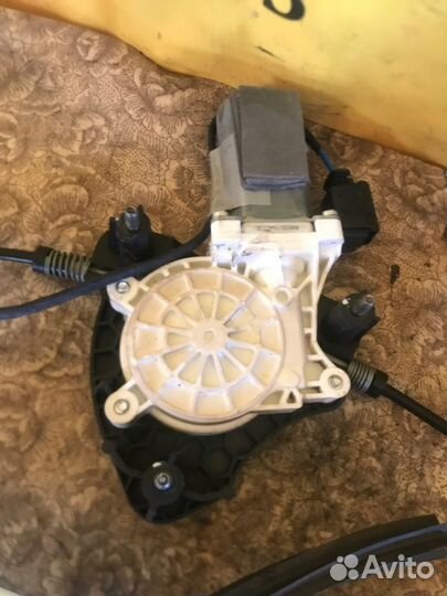 Стеклоподъемник передний правый LADA Kalina 1 2011