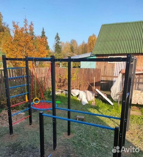 Уличный спортивный комплекс