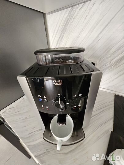 Кофемашина Krups quattro force ea80 ea81