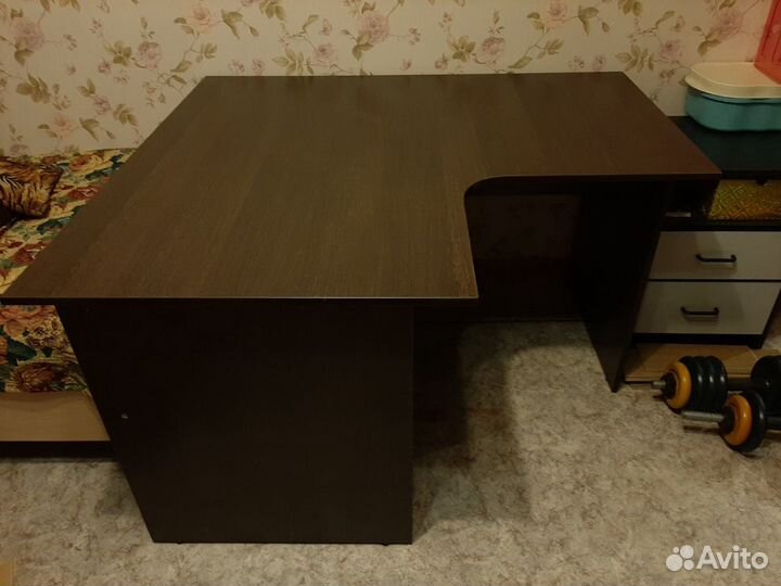 Стол письменный
