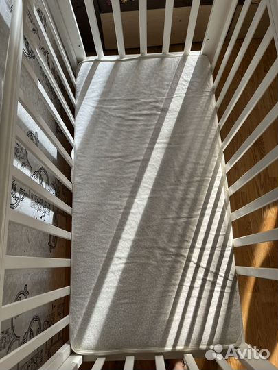 Детская кроватка с матрасом