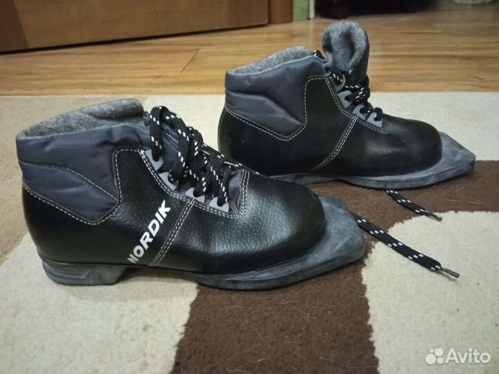 Лыжные ботинки