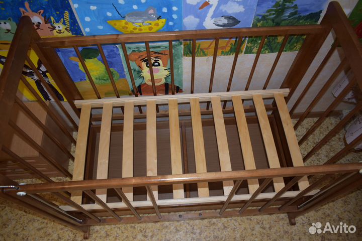 Детская кровать с поперечным маятником