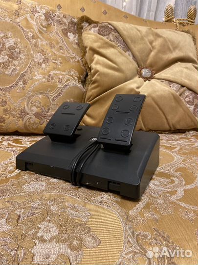 Игровой руль с педалями