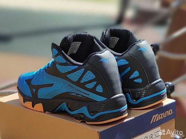 Кроссовки Mizuno Wave Lightning