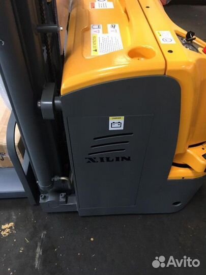 Штабелер самоходный Xilin cddr30