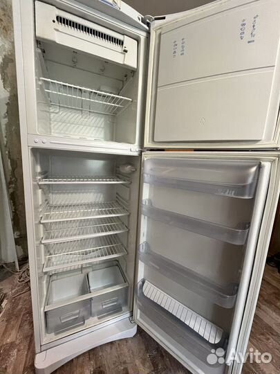 Холодильник бу indesit