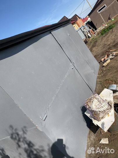 Металлический вагончик