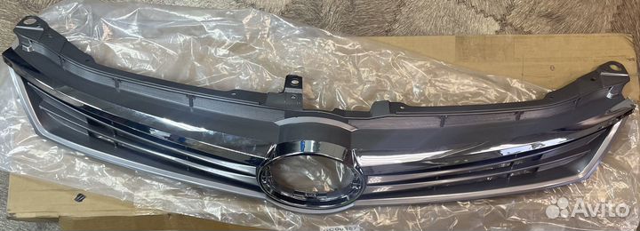 Решетка радиатора Тойота-Камри (2014-17)