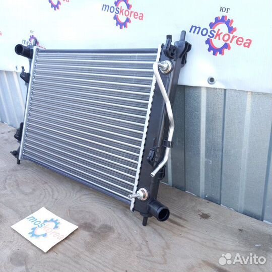 Радиатор охлаждения двигателя Hyundai Solaris АКПП