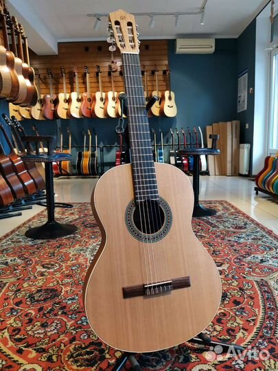 Классическая гитара Perez массив