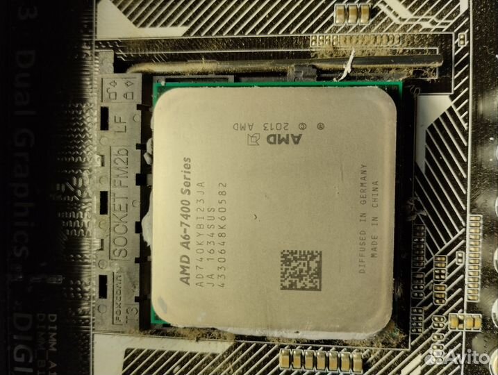 Материнская плата с процессором и памятью