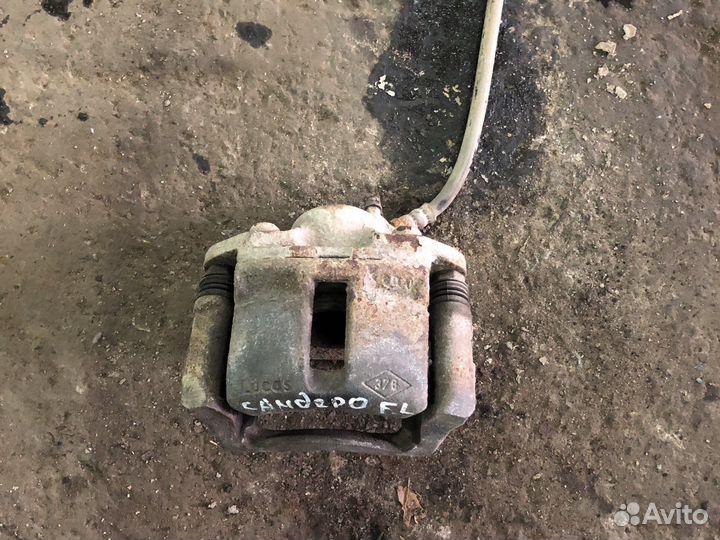 Renault sandero Суппорт