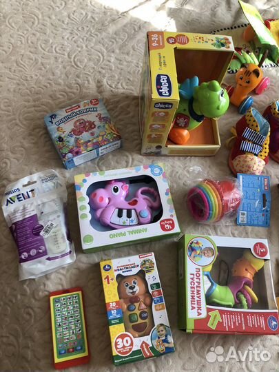 Рпзвивающие игрушки, погремушки, пустышки