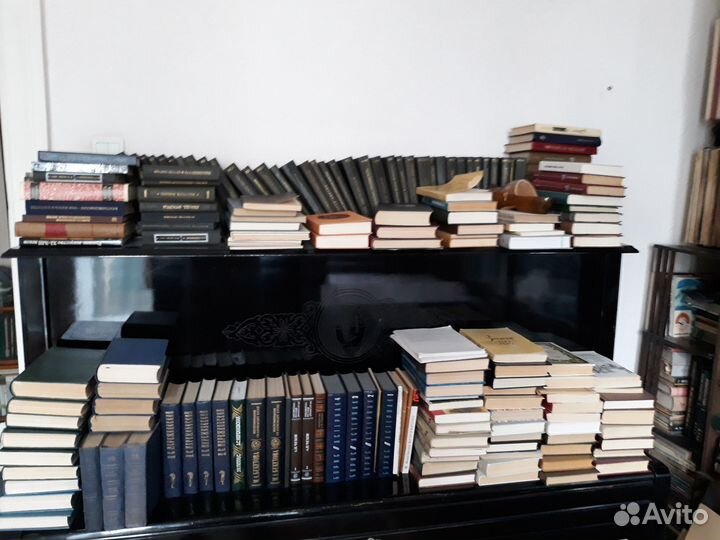 Продажа библиотеки: книги, учебники, словари