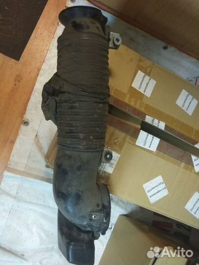 Патрубок воздушного фильтра (4.5) тойота л/к 200