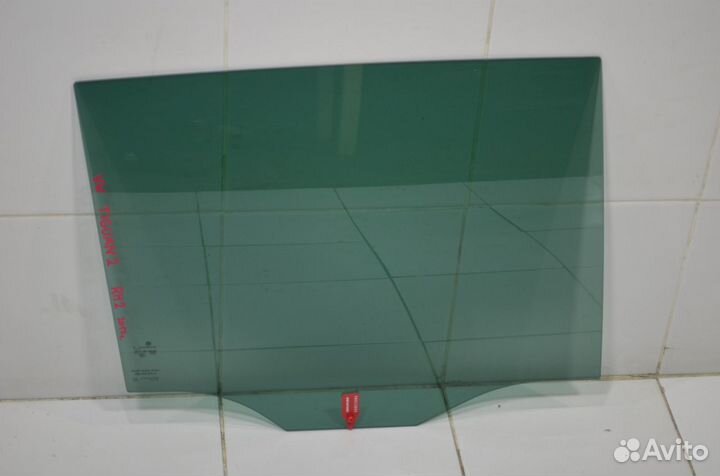 Стекло двери заднее правое Volkswagen Tiguan 2