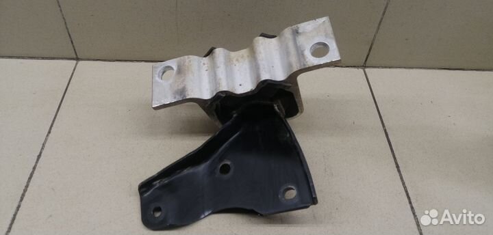 Опора двигателя правая Sandero 2009-2014