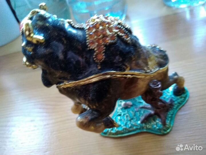 Статуэтки - шкатулки из металла