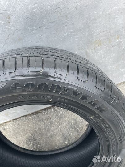 Goodyear EfficientGrip Performance 215/60 R16