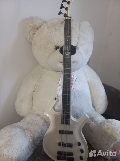 Бас-гитара Jaws Custom Guitars. Parker