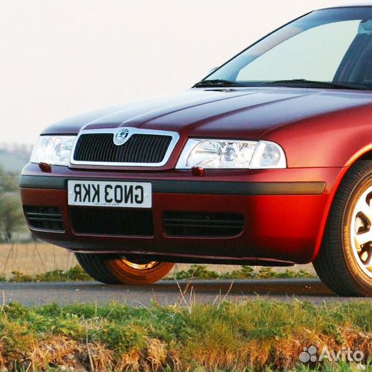 Бампер передний в цвет Skoda Octavia A4 Tour