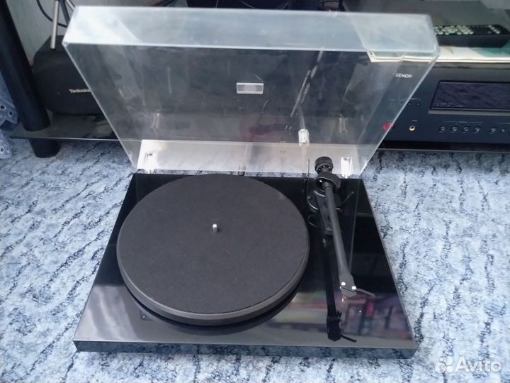 Проигрыватель винила pro ject