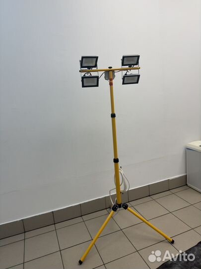 Стойка для освещения