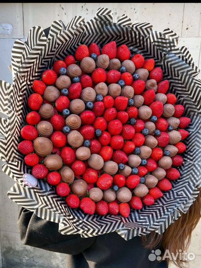 Клубника в шоколаде букеты