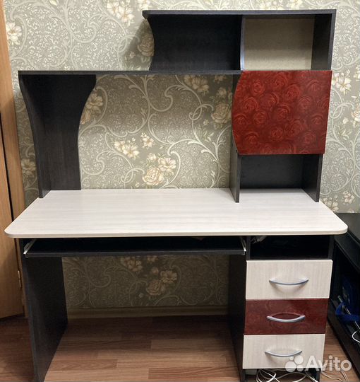 Компьютерный стол