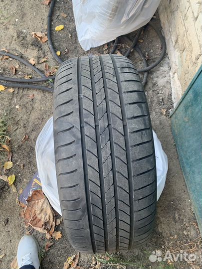 Goodyear EfficientGrip 245/45 R19 102