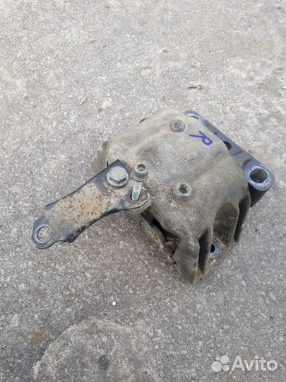 Опора двигателя правая volkswagen golf 4