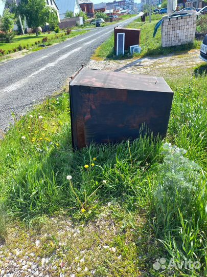 Мусорный контейнер металлический