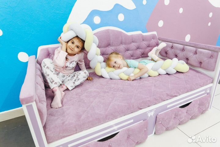 Детская кровать диван с каретной стяжкой