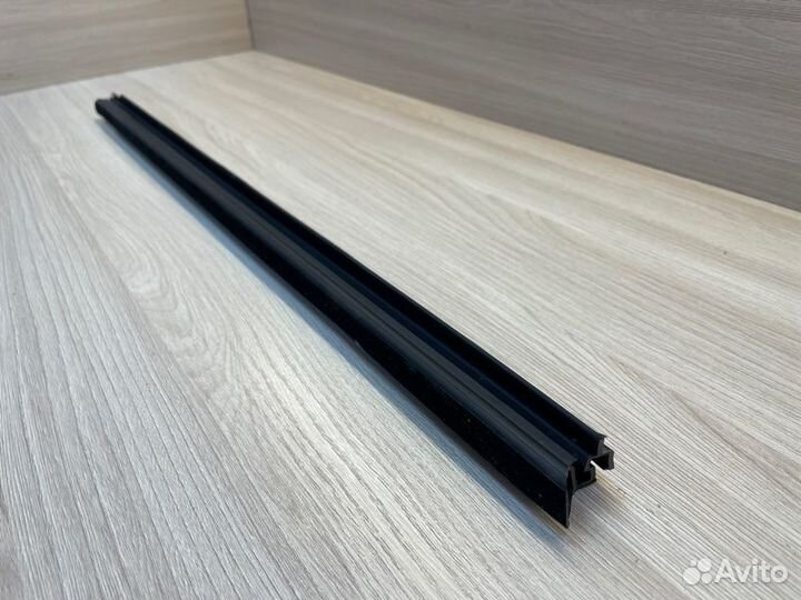 Уплотнитель стекла двери внутренний задний левый