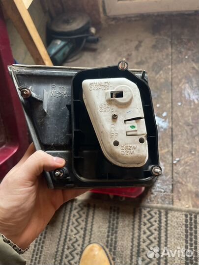 Фонарь правый в крышку багажника mazda 626