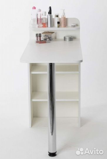 Маникюрный стол