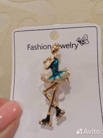 Броши, спортивная тематика