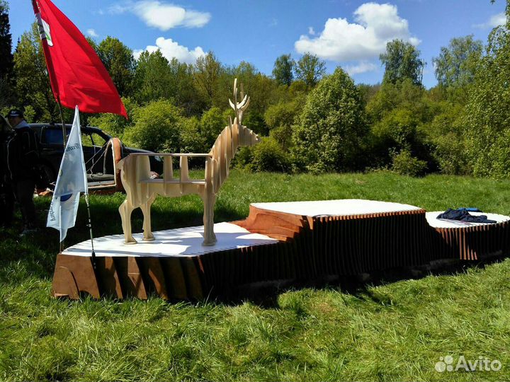 Стойка ресепшн и Пьедестал почета