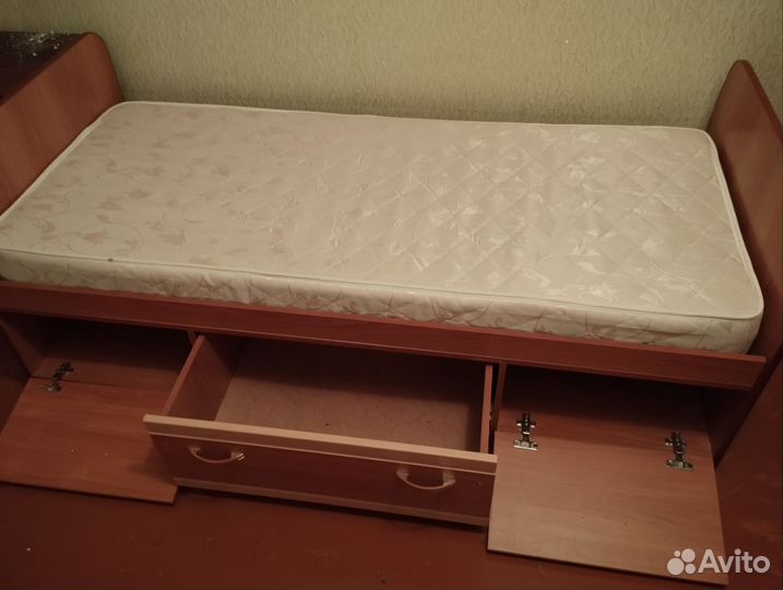 Кровать