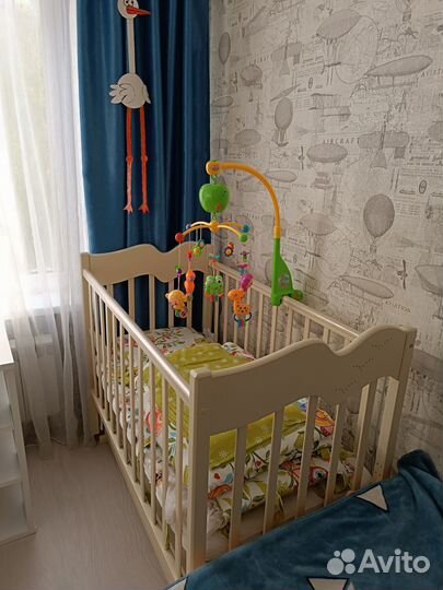 Детская кроватка с маятником и пеленальным комодом