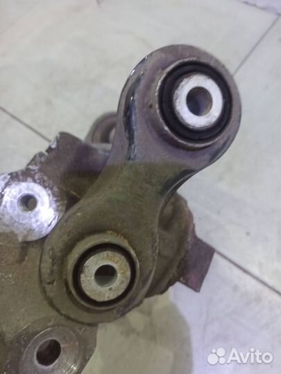 Кулак задний правый бмв