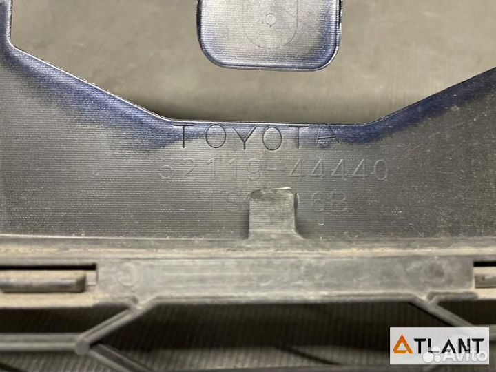 Бампер передний toyota isis