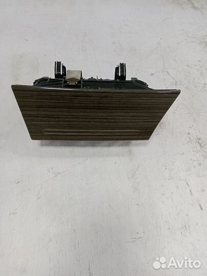 Бардачок центральной консоли Форд Фокус 2